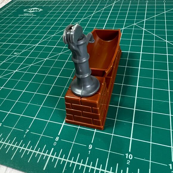 Vintage Style Mini Water Pump Brick Base Brown Trough Plastic Horse Toy FLAW - Picture 3 of 12